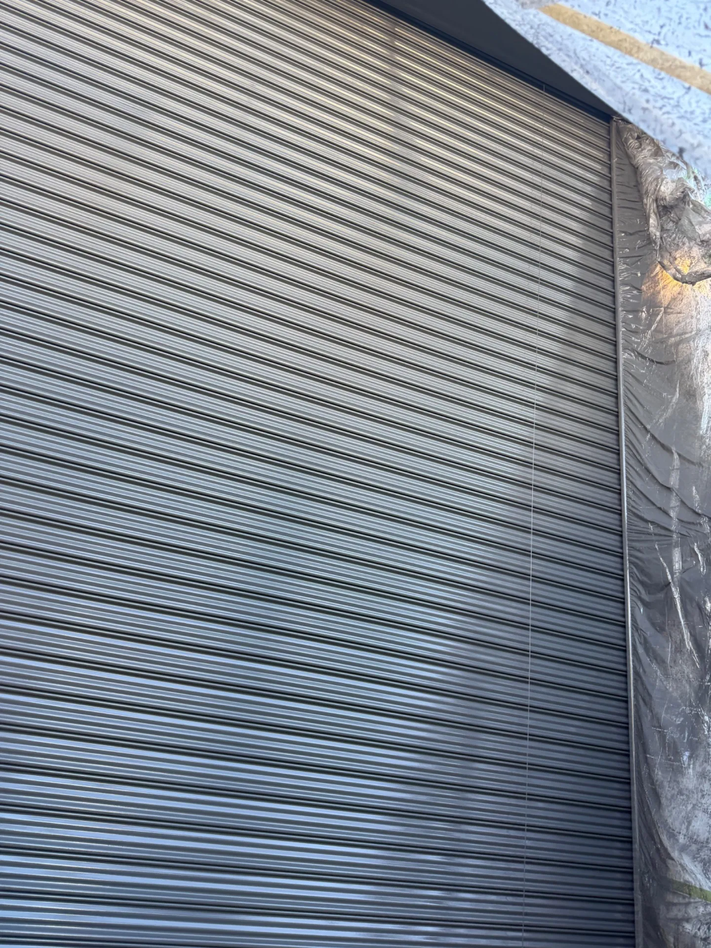 シャッター裏表　塗装ーーーーーー　　してもらいました